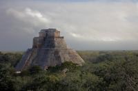 UXMAL - MAGICIAN PYRAMIDE